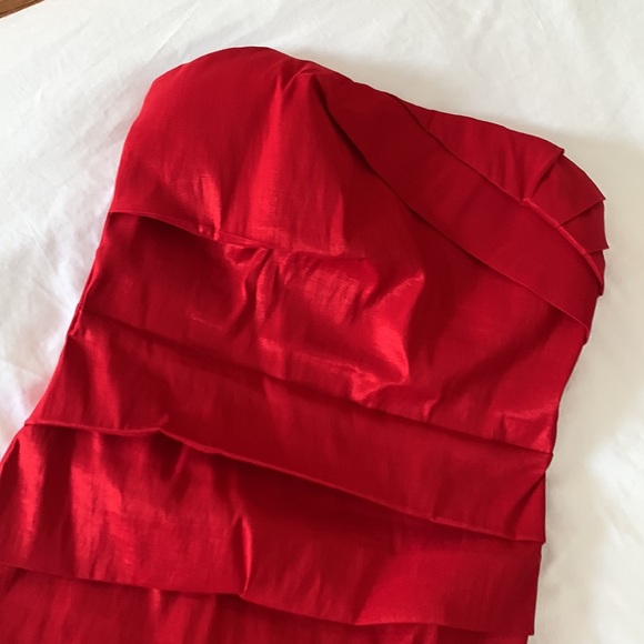 Strapless short red dress with details in the front. Size Small - Picture 2 of 5